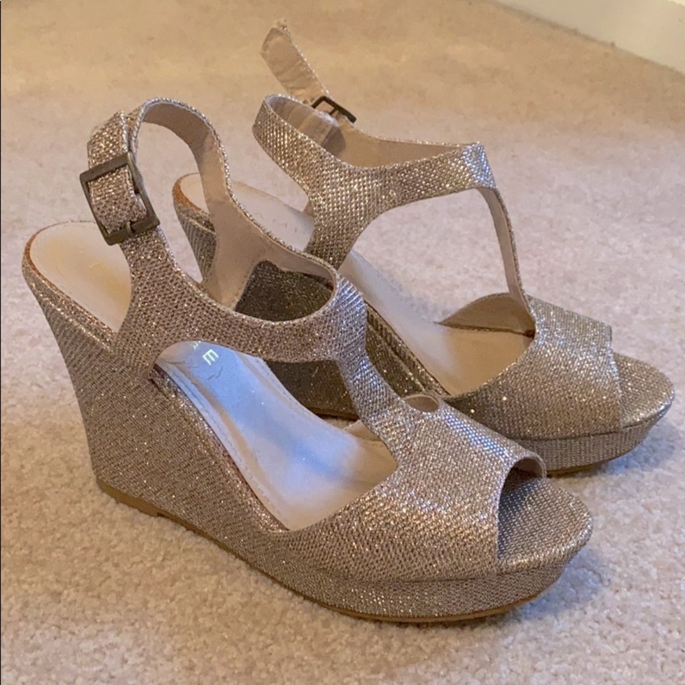 Gold wedges